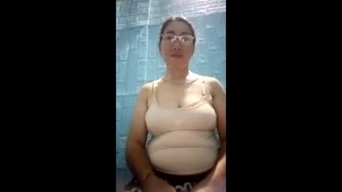 Snapshot of mickye00 chatting on May 6, 7:08 pm Miky online show from May 6, 7:08 pm
