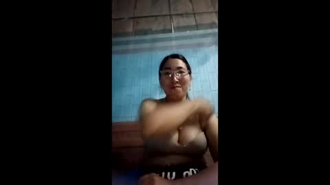 Snapshot of mickye00 chatting on May 8, 1:27 pm Miky online show from May 8, 1:27 pm