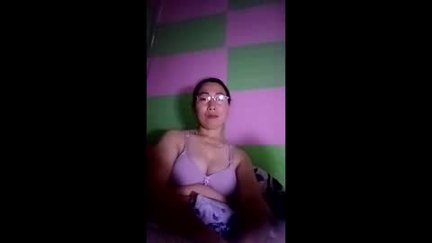 Snapshot of mickye00 chatting on May 13, 2:42 am Miky online show from May 13, 2:42 am