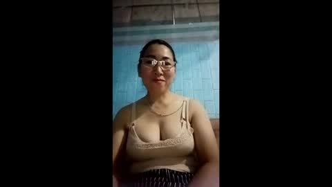 Snapshot of mickye00 chatting on May 13, 5:54 pm Miky online show from May 13, 5:54 pm