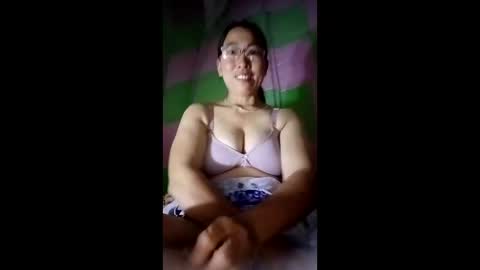 Snapshot of mickye00 chatting on May 18, 4:40 am Miky online show from May 18, 4:40 am