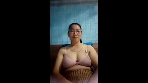 Snapshot of mickye00 chatting on May 21, 10:06 pm Miky online show from May 21, 10:06 pm