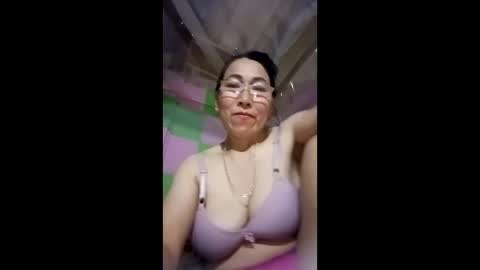 Snapshot of mickye00 chatting on May 23, 4:39 am Miky online show from May 23, 4:39 am