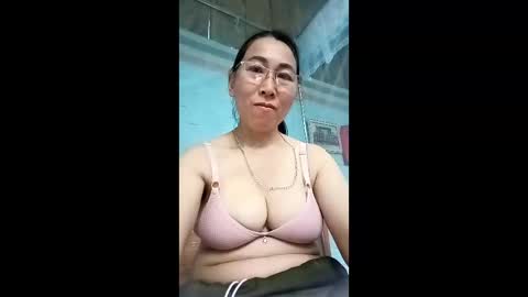Snapshot of mickye00 chatting on May 30, 5:48 am Miky online show from May 30, 5:48 am