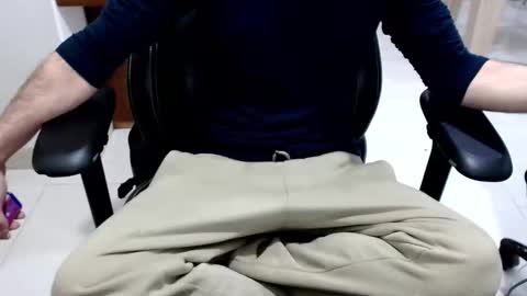 microfama00 online show from January 11, 7:57 am