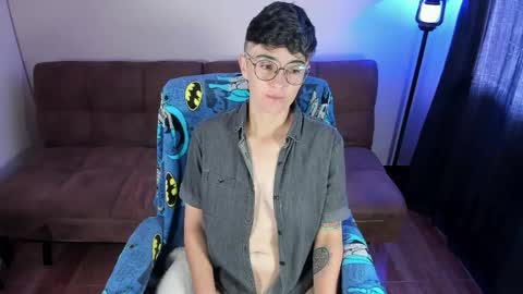 Snapshot of midnight07_ chatting on May 19, 3:29 pm Blue online show from May 19, 3:29 pm