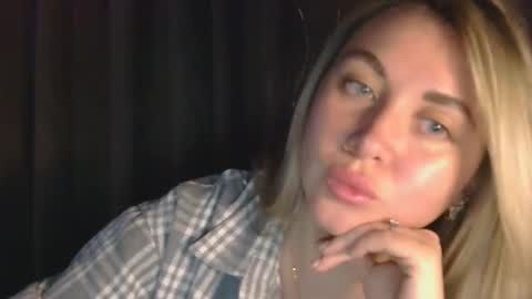 Snapshot of midnight_lace1 chatting on February 25, 3:21 pm Midnight lace1 online show from February 25, 3:21 pm