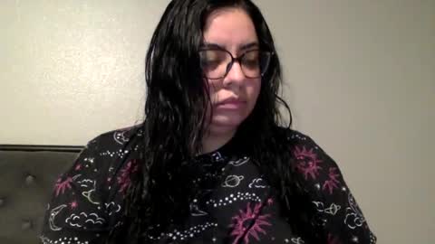 Snapshot of midnightbruja111 chatting on July 7, 2:14 am midnightbruja111 online show from July 7, 2:14 am