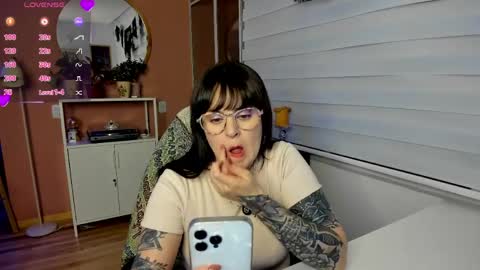 Snapshot of midnighthearts chatting on April 12, 12:26 am Luna online show from April 12, 12:26 am