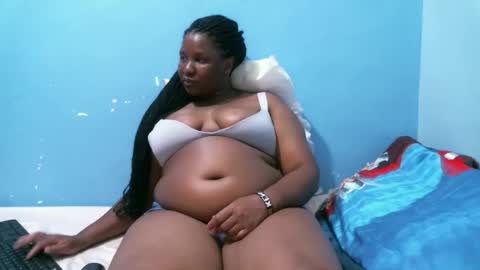 Snapshot of midnightkady chatting on April 18, 7:07 pm Caddy online show from April 18, 7:07 pm