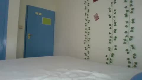 Snapshot of midnightkelly chatting on February 21, 9:32 am Naught Kelly online show from February 21, 9:32 am