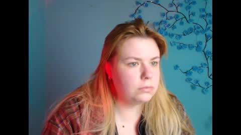 Snapshot of midnightmariana chatting on May 2, 11:15 am Mariana online show from May 2, 11:15 am