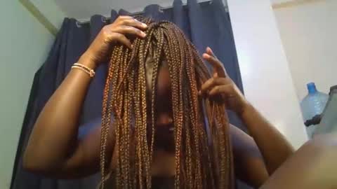 Snapshot of midnightt_curves chatting on May 22, 9:20 pm midnightt_curves online show from May 22, 9:20 pm
