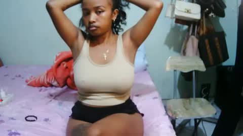 Snapshot of miel_07 chatting on February 10, 11:03 am miel_07 online show from February 10, 11:03 am