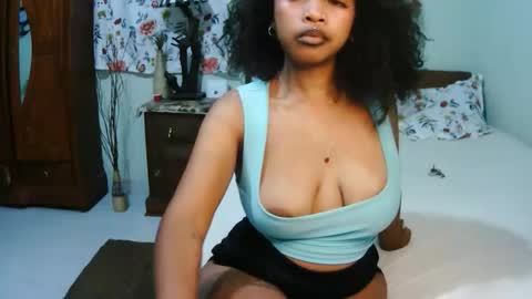 Snapshot of miel_07 chatting on May 16, 7:05 am miel_07 online show from May 16, 7:05 am