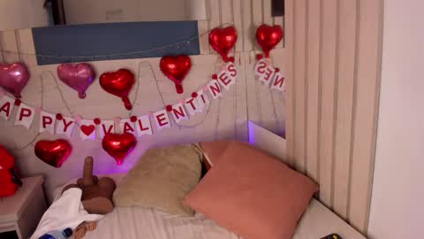 Snapshot of miel_gomez chatting on February 21, 9:54 am miel_gomez online show from February 21, 9:54 am