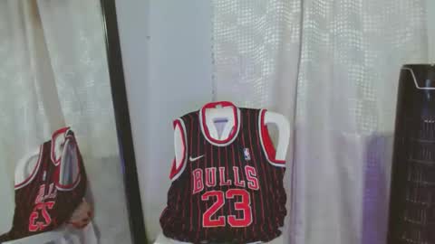 Snapshot of migueliito_9 chatting on January 6, 2:48 am migueliito_9 online show from January 6, 2:48 am