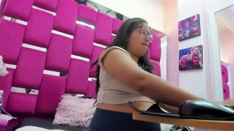 Snapshot of miha_smith chatting on June 25, 3:17 am Miha online show from June 25, 3:17 am