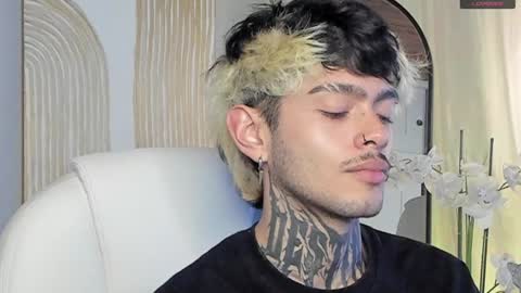 Snapshot of mihailleroy chatting on December 13, 10:13 pm MIHAIL LEROY finally independent model online show from December 13, 10:13 pm