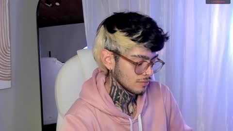 Snapshot of mihailleroy chatting on December 18, 10:13 pm MIHAIL LEROY finally independent model online show from December 18, 10:13 pm