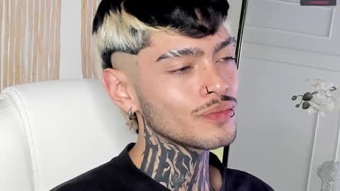 Snapshot of mihailleroy chatting on December 20, 12:41 am MIHAIL LEROY finally independent model online show from December 20, 12:41 am