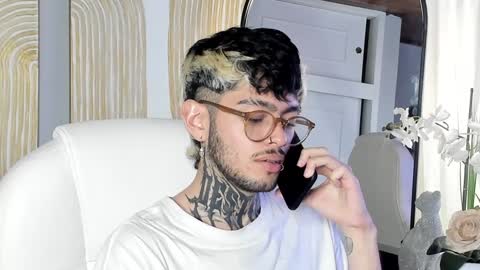 Snapshot of mihailleroy chatting on December 31, 2:29 am MIHAIL LEROY finally independent model online show from December 31, 2:29 am