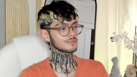 Snapshot of mihailleroy chatting on January 9, 11:24 pm MIHAIL LEROY finally independent model online show from January 9, 11:24 pm