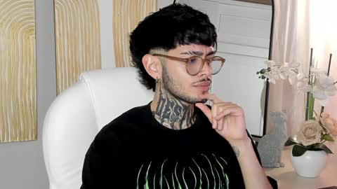 Snapshot of mihailleroy chatting on January 22, 2:26 am MIHAIL LEROY finally independent model online show from January 22, 2:26 am