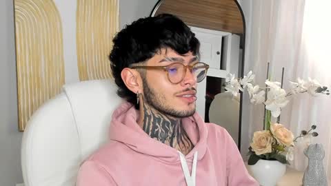 Snapshot of mihailleroy chatting on January 27, 10:16 pm MIHAIL LEROY finally independent model online show from January 27, 10:16 pm