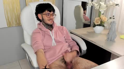 Snapshot of mihailleroy chatting on January 28, 1:18 am MIHAIL LEROY finally independent model online show from January 28, 1:18 am