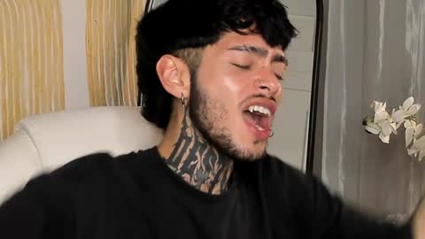 Snapshot of mihailleroy chatting on February 4, 2:49 am MIHAIL LEROY finally independent model online show from February 4, 2:49 am