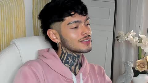 Snapshot of mihailleroy chatting on February 7, 4:48 am MIHAIL LEROY finally independent model online show from February 7, 4:48 am