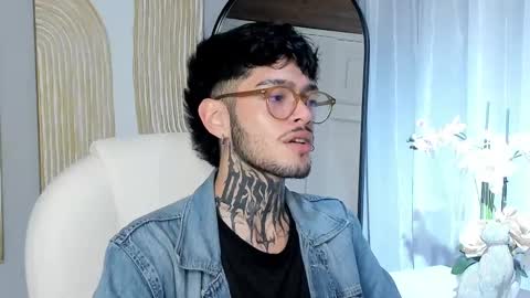 Snapshot of mihailleroy chatting on February 15, 12:26 am MIHAIL LEROY finally independent model online show from February 15, 12:26 am