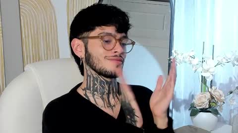 Snapshot of mihailleroy chatting on February 27, 11:15 pm MIHAIL LEROY finally independent model online show from February 27, 11:15 pm