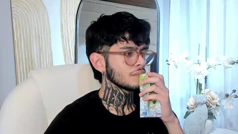 Snapshot of mihailleroy chatting on February 28, 11:34 pm MIHAIL LEROY finally independent model online show from February 28, 11:34 pm