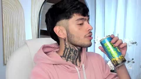 Snapshot of mihailleroy chatting on March 5, 12:27 am MIHAIL LEROY finally independent model online show from March 5, 12:27 am