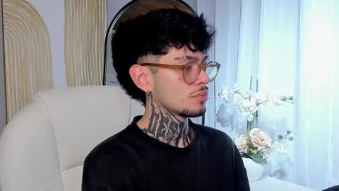 Snapshot of mihailleroy chatting on March 11, 11:26 pm MIHAIL LEROY finally independent model online show from March 11, 11:26 pm