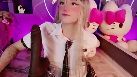 Snapshot of miia__baker chatting on April 25, 12:08 pm online show from April 25, 12:08 pm