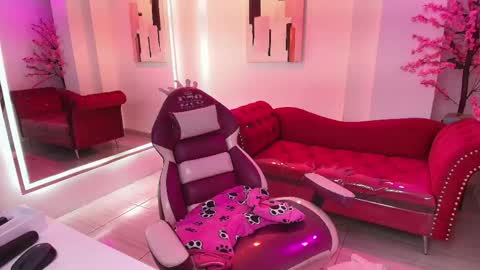 Snapshot of miia__owens chatting on April 25, 1:41 pm Miia online show from April 25, 1:41 pm