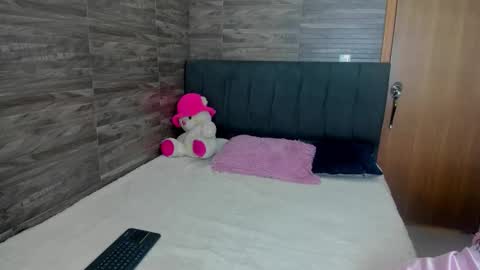 Mia online show from March 18, 3:31 am