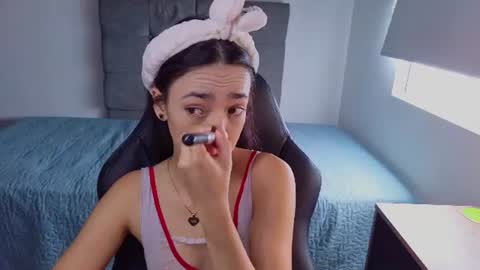 Snapshot of miia_bratz chatting on June 24, 4:17 pm miia_bratz online show from June 24, 4:17 pm