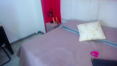 Snapshot of miia_colliins__ chatting on September 22, 1:24 pm Miia colliins   online show from September 22, 1:24 pm