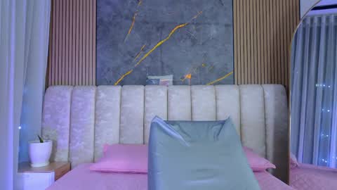 Snapshot of miia_scoott_ chatting on May 14, 12:01 pm miia scoott online show from May 14, 12:01 pm