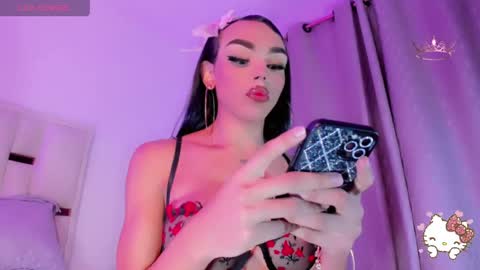 Snapshot of miia_sophia chatting on April 25, 9:23 am online show from April 25, 9:23 am