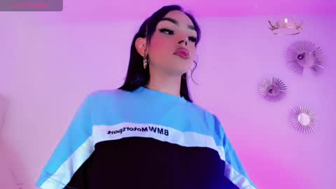 Snapshot of miia_sophia chatting on April 28, 2:55 pm online show from April 28, 2:55 pm