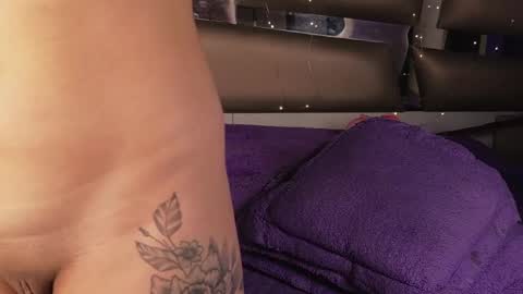 Snapshot of miia_spencer chatting on April 28, 2:27 am Mia online show from April 28, 2:27 am