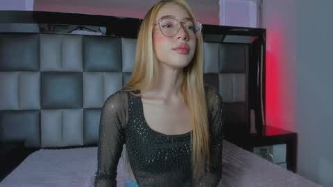 Snapshot of miia_spencer chatting on May 20, 11:38 am Mia online show from May 20, 11:38 am