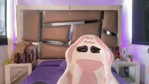 Snapshot of miia_spencer chatting on July 16, 7:53 pm Mia online show from July 16, 7:53 pm
