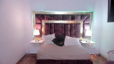 Snapshot of miia_thompson_1 chatting on February 2, 5:32 am M I I A online show from February 2, 5:32 am