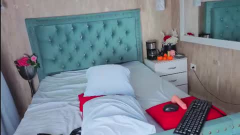 Snapshot of miia_velvett chatting on July 28, 3:21 pm miia_velvett online show from July 28, 3:21 pm